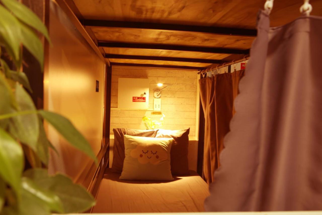 S Phuot Airport Hostel Хошимін Екстер'єр фото