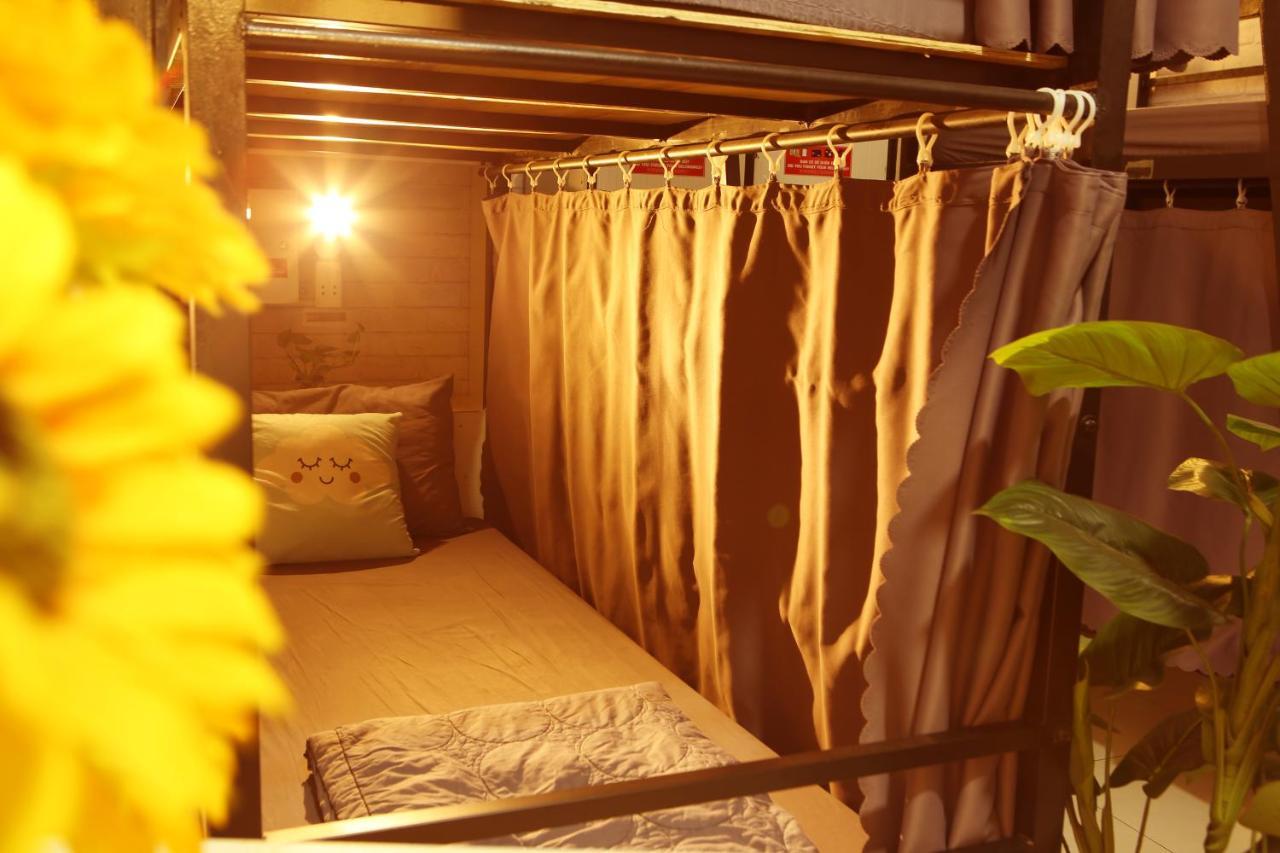 S Phuot Airport Hostel Хошимін Екстер'єр фото