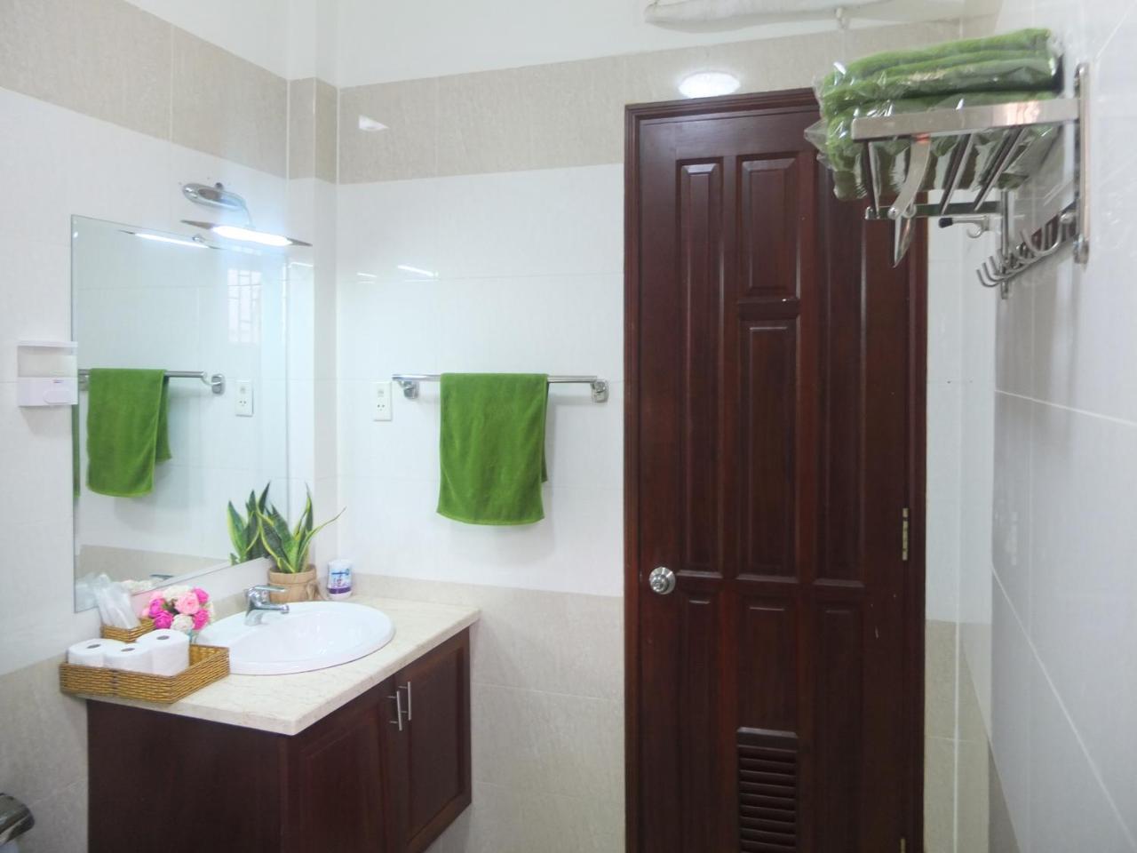 S Phuot Airport Hostel Хошимін Екстер'єр фото