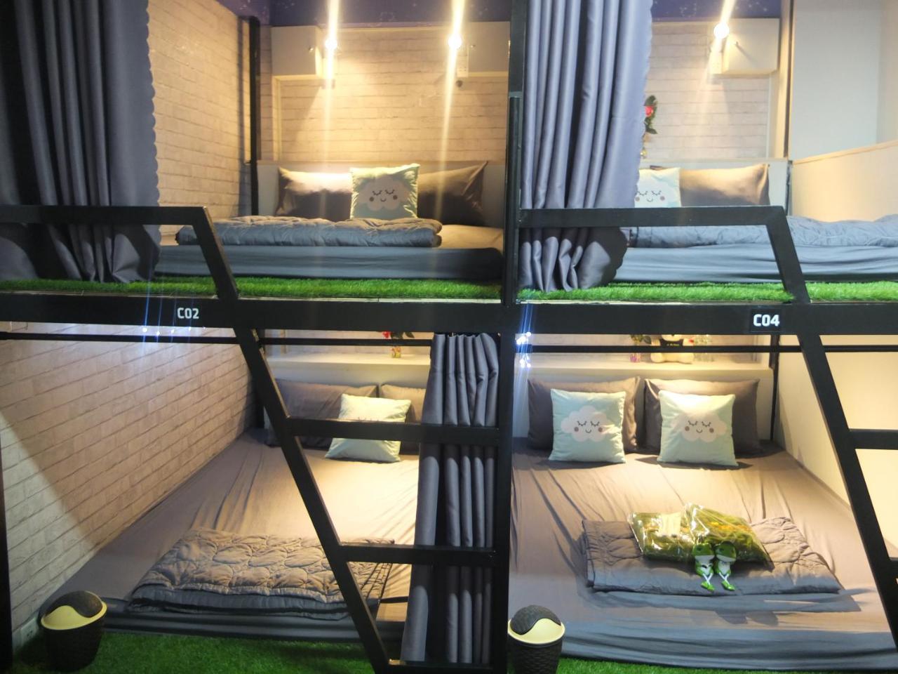 S Phuot Airport Hostel Хошимін Екстер'єр фото