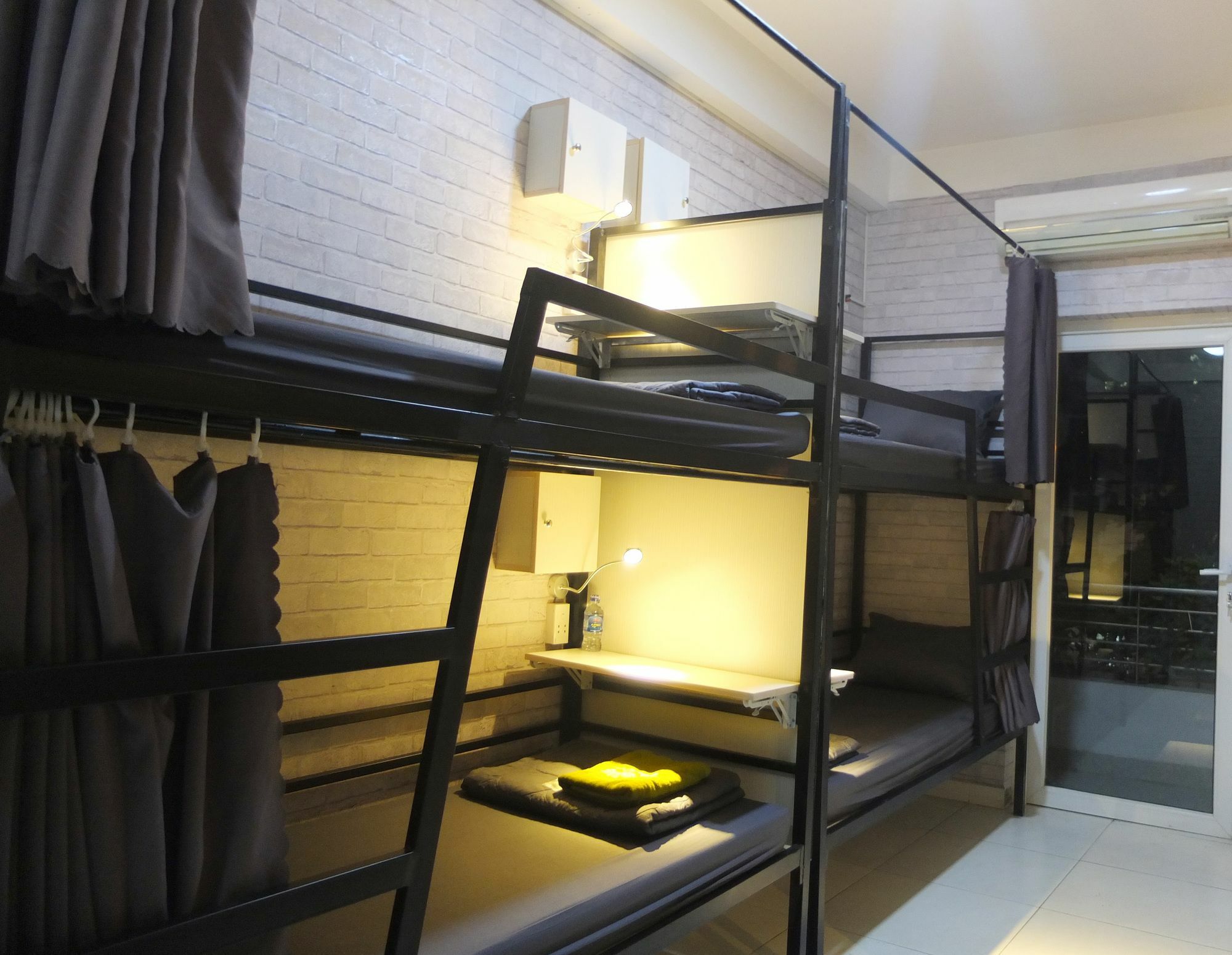 S Phuot Airport Hostel Хошимін Екстер'єр фото