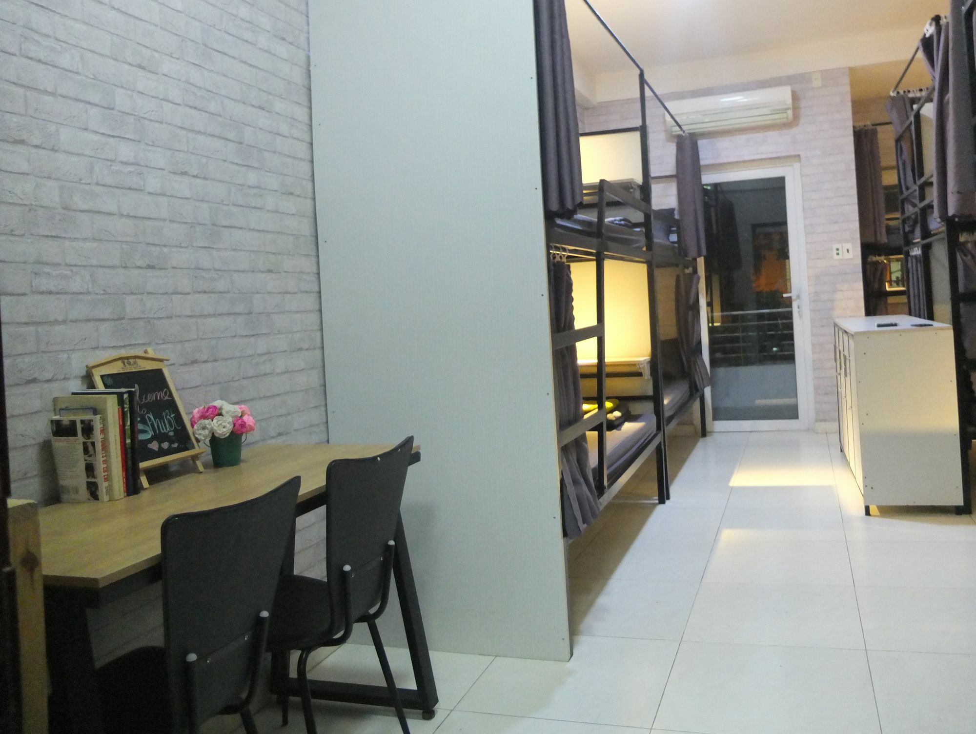S Phuot Airport Hostel Хошимін Екстер'єр фото